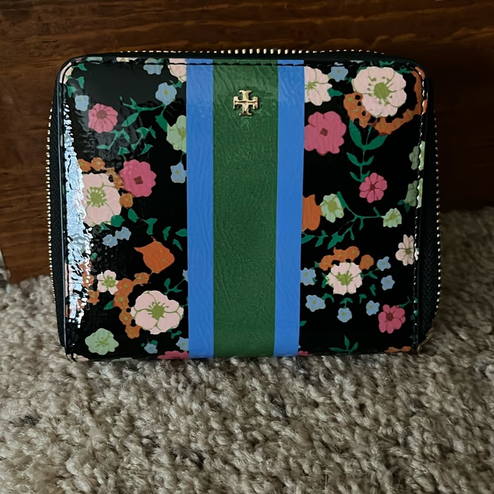 Tory burch wallet